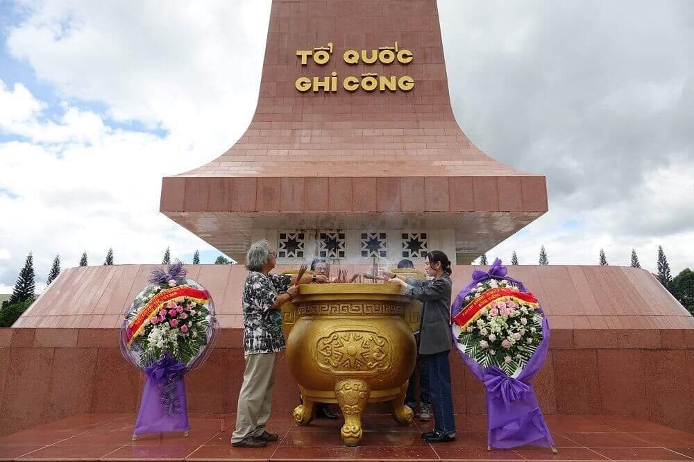 Đền tưởng niệm Mộ liệt sỹ 3