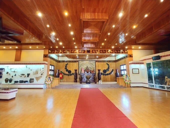 Nhà lưu niệm Anh hùng Núp 9