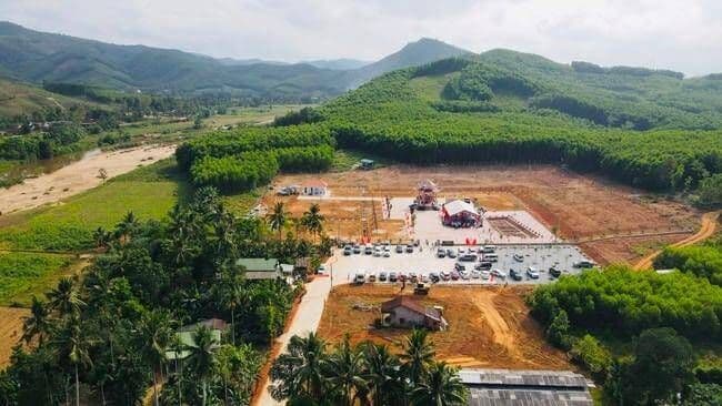 Di tích mộ tập thể liệt sĩ sư đoàn Sao Vàng 5