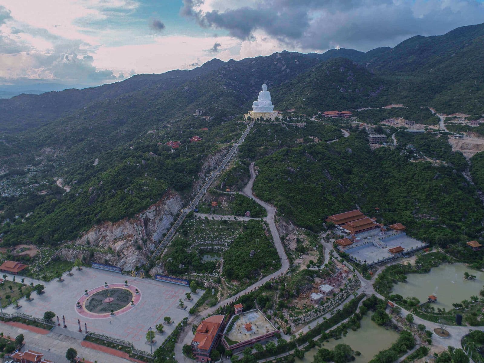 Thiền viện Thiên Hưng 2