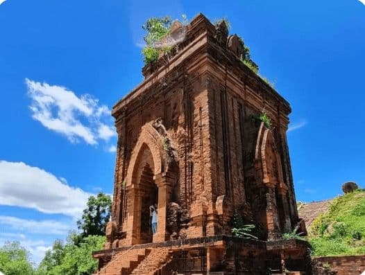 Tháp Bánh Ít (Tháp Bạc) 7