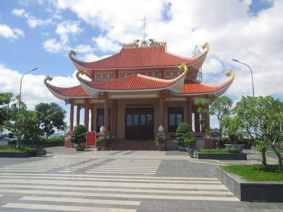 Nhà bia Tưởng niệm chiến thắng Đak Pơ 5