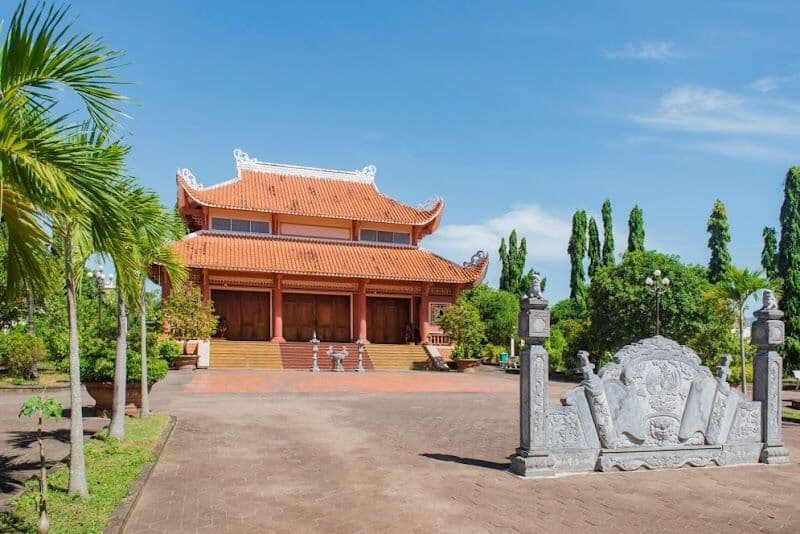 ĐỀN THỜ ĐÔ ĐỐC BÙI THỊ XUÂN 3