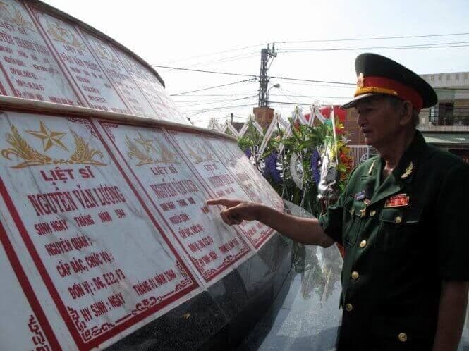 Di tích mộ tập thể liệt sĩ sư đoàn Sao Vàng 3