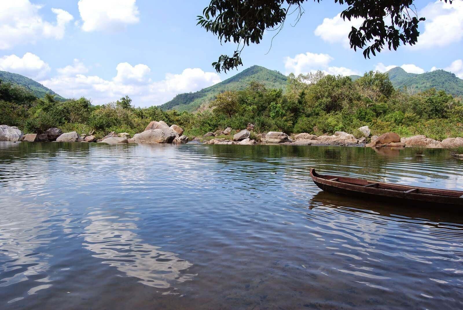 Khu du lịch sinh thái Hầm Hô 8
