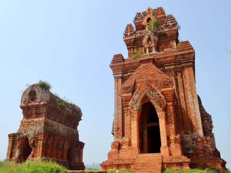 Tháp Bánh Ít (Tháp Bạc) 4