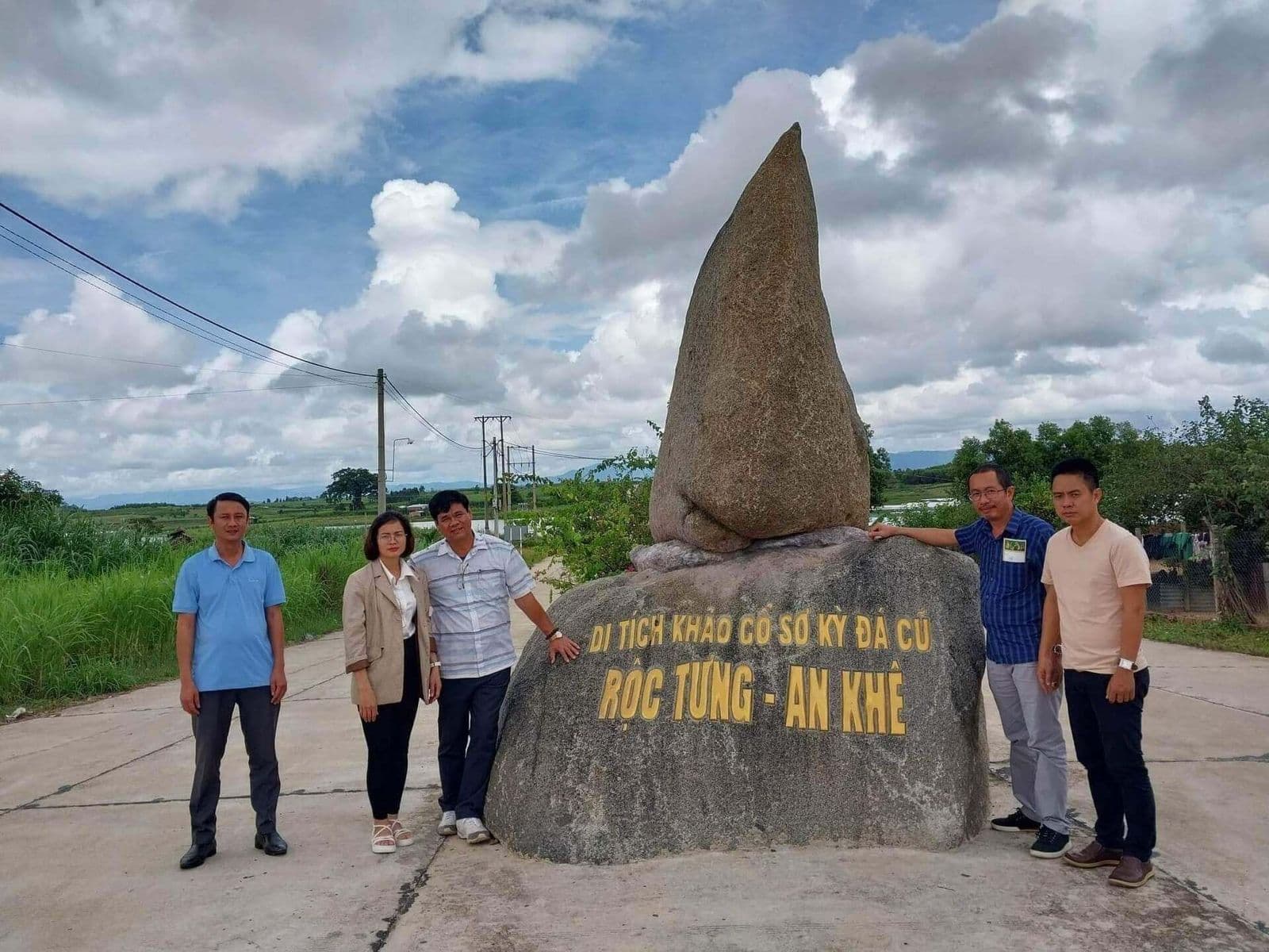 Di tích Rộc Tưng - Gò Đá 1