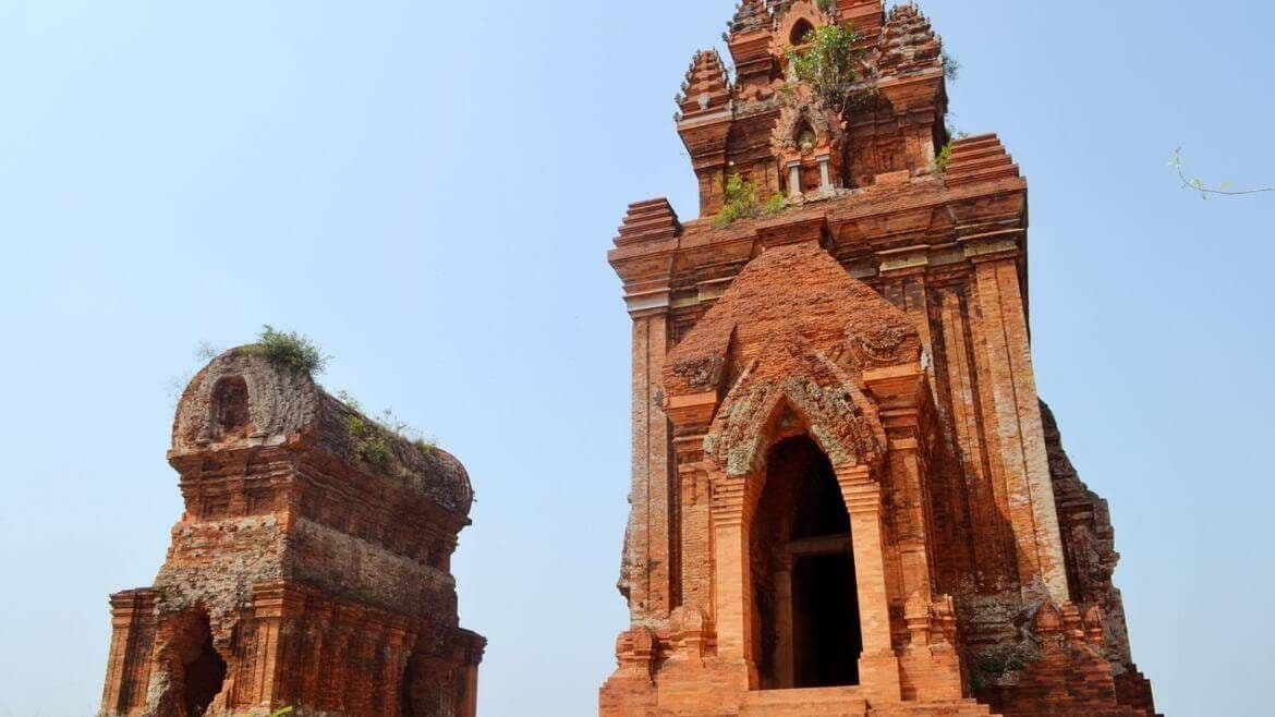 Tháp Bánh Ít (Tháp Bạc) 10