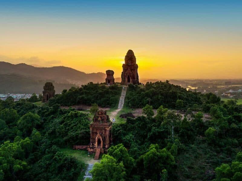 Tháp Bánh Ít (Tháp Bạc) 8