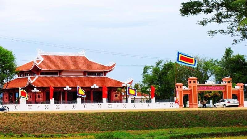 ĐỀN THỜ ĐÔ ĐỐC BÙI THỊ XUÂN 2
