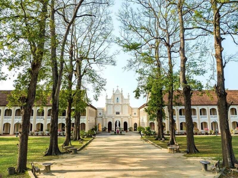 Tiểu chủng viện Làng Sông 1