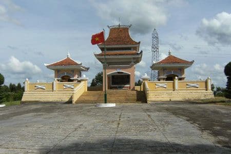 Nhà bia Tưởng niệm chiến thắng Đak Pơ 2