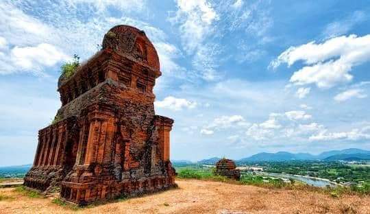 Tháp Bánh Ít (Tháp Bạc) 13