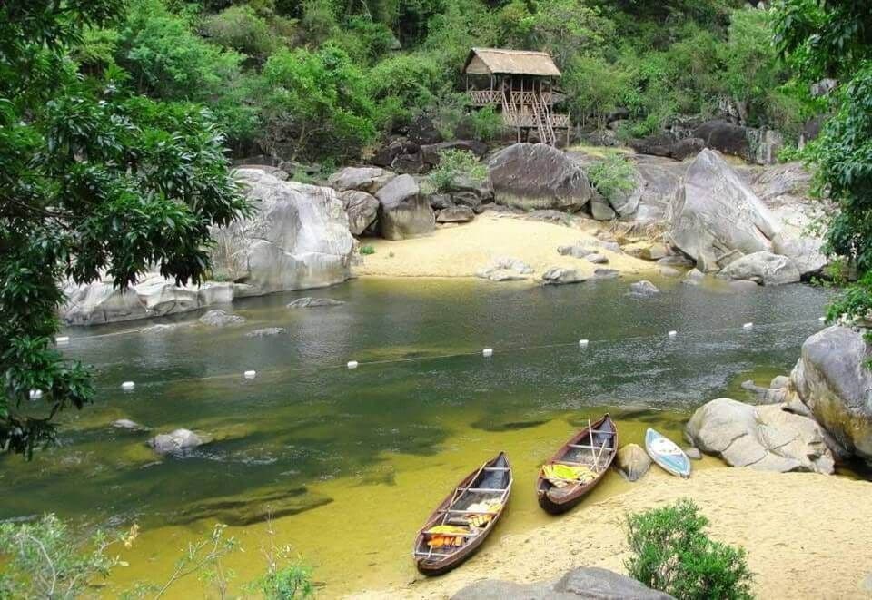 Khu du lịch sinh thái Hầm Hô 9