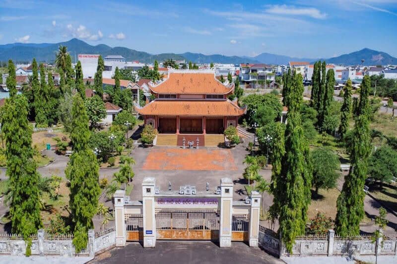ĐỀN THỜ ĐÔ ĐỐC BÙI THỊ XUÂN 5