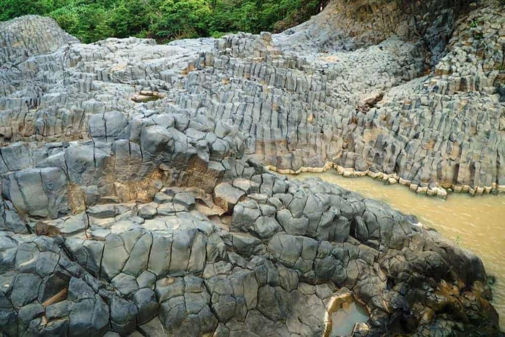 Ghềnh đá cổ Mang Yang 4